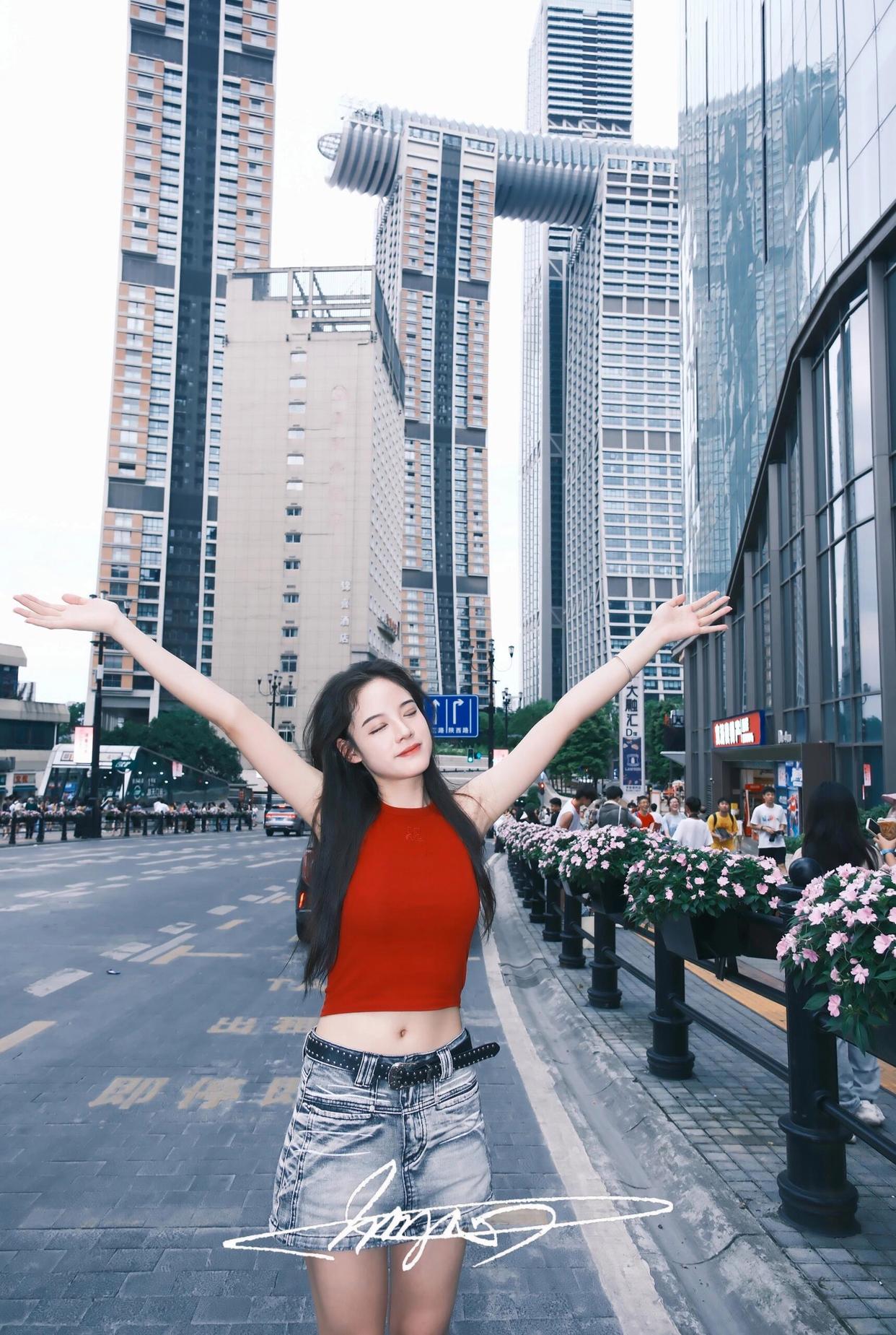 5df038105a24031296e0ab8e887328de