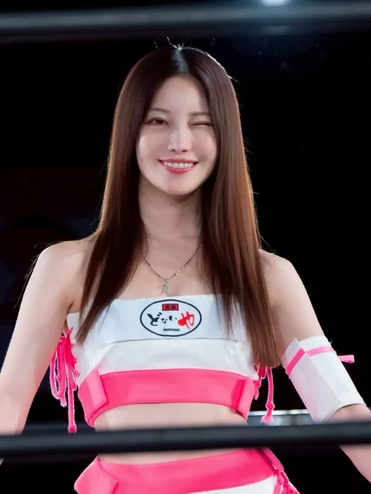 无懈可击的笑容！气质美女《赤城ありさ》好身材穿上“绫波零”驾驶服装也火辣！