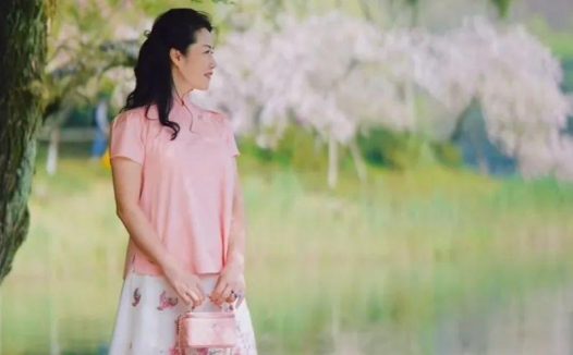 中年女士拍照，9个姿势可参考，拍照气质漂亮、温柔优雅