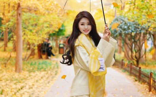 银杏拍照,这些姿势学起来,唯美浪漫,好看又有氛围感