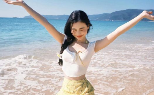 海边拍照，10个姿势，动作越大越好看，上镜漂亮，好看又出片