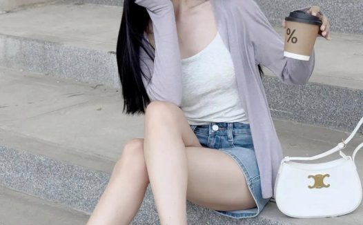 楼梯拍照,9个楼梯拍照姿势,自然显腿长,又好看又出片