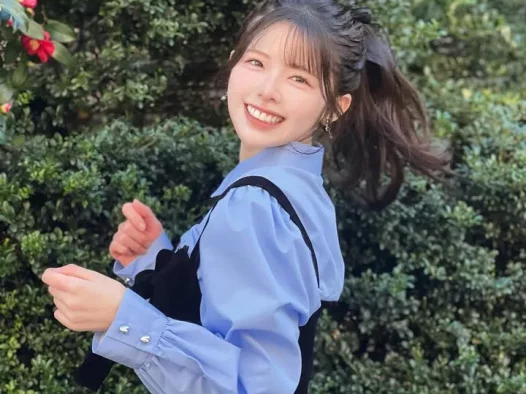 爱跳舞的女孩《中本こまり》超甜笑容青春洋溢!制服少女带来春天活力