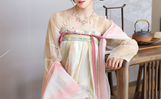 【美女写真】梨霜儿大尺度写真【唐装】【2G】